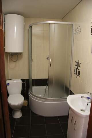 Отель Коло Гір Колочава Двухместный номер с 1 кроватью и собственной ванной комнатой-2