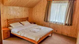 Отель Коло Гір Колочава Двухместный номер с 1 кроватью и собственной ванной комнатой-5